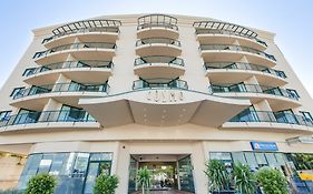 Central Cosmo Apartment Hotel